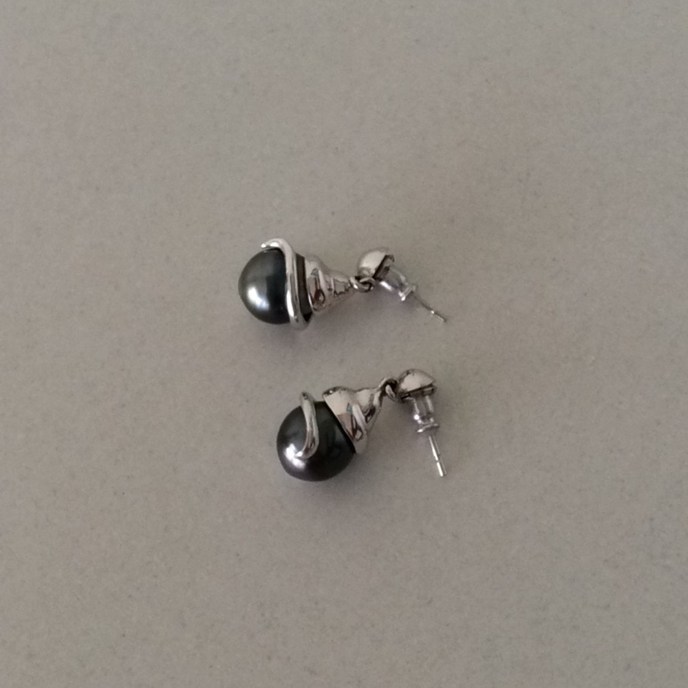 Artisan Purple Tahitian Pearl White Gold Earrings